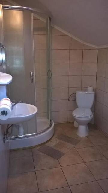 Фото номера Двухместный номер с 1 кроватью или 2 отдельными кроватями и ванной комнатой Фермерские дома Orlik Ośrodek Agroturystyczny г. Ocinek 3